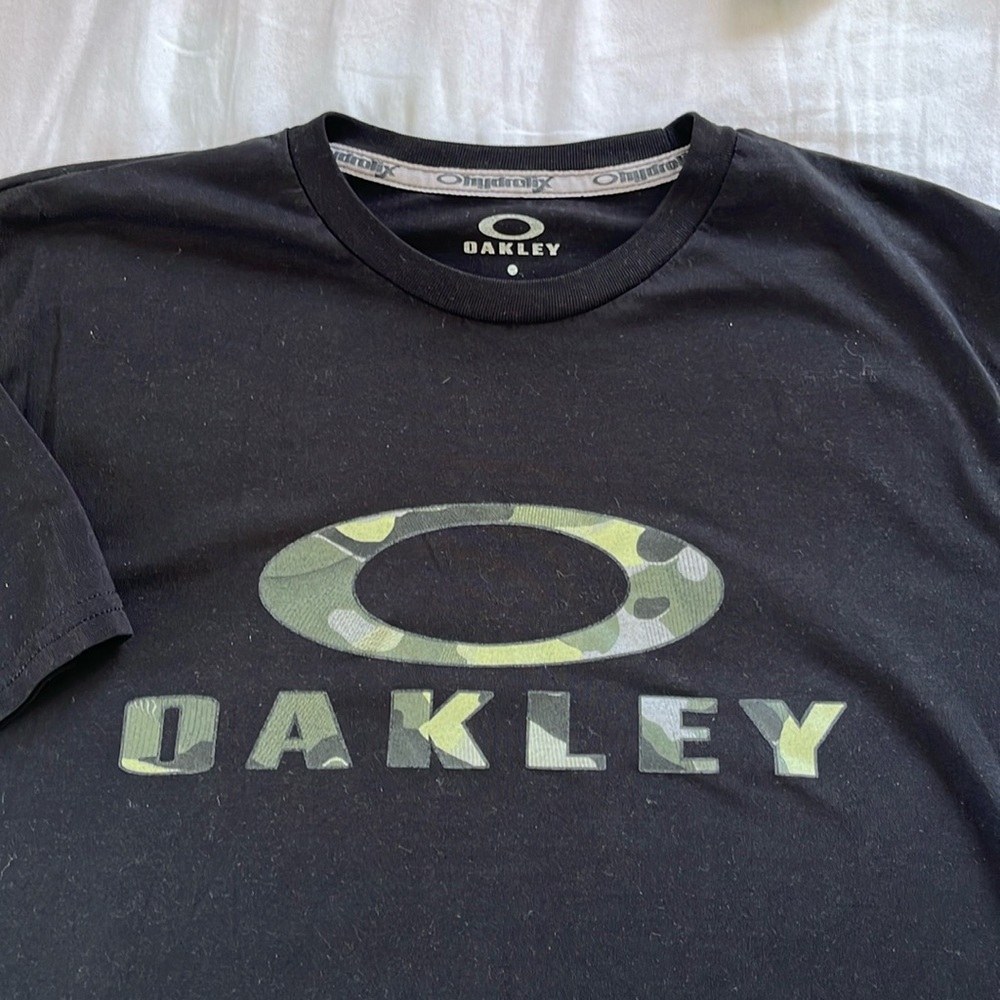 Oakley Black Short-sleeve Shirt with Camo Print Symbol Regular Fit, Men's Size M